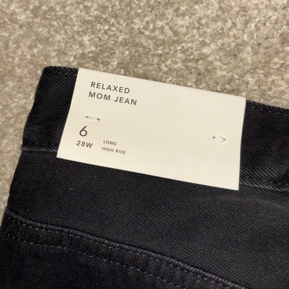 American Eagle High Rise Relaxed Mom Jean - Picture 5 of 6